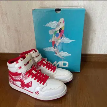 MAD 화이트/레드 하이컷 스니커즈