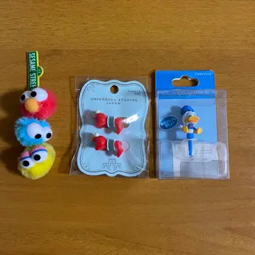 세서미 스트릿 키링과 도널드 덕 피규어 세트