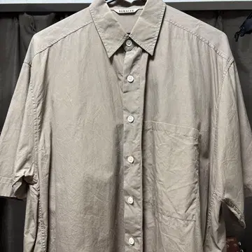 AURALEE 브라운 반팔 셔츠