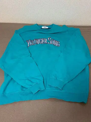 YOUNGER SONG 터콰이즈 맨투맨