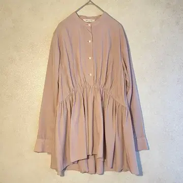 데미룩스 빔즈 드레이프감 더스티 핑크 밴드 카라 플레어 블라우스