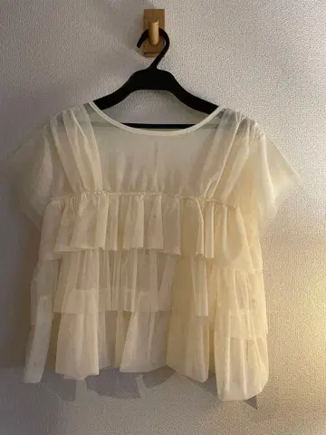 [ hinari ] 새상품 튤 프릴 프렌치 슬리브 상의