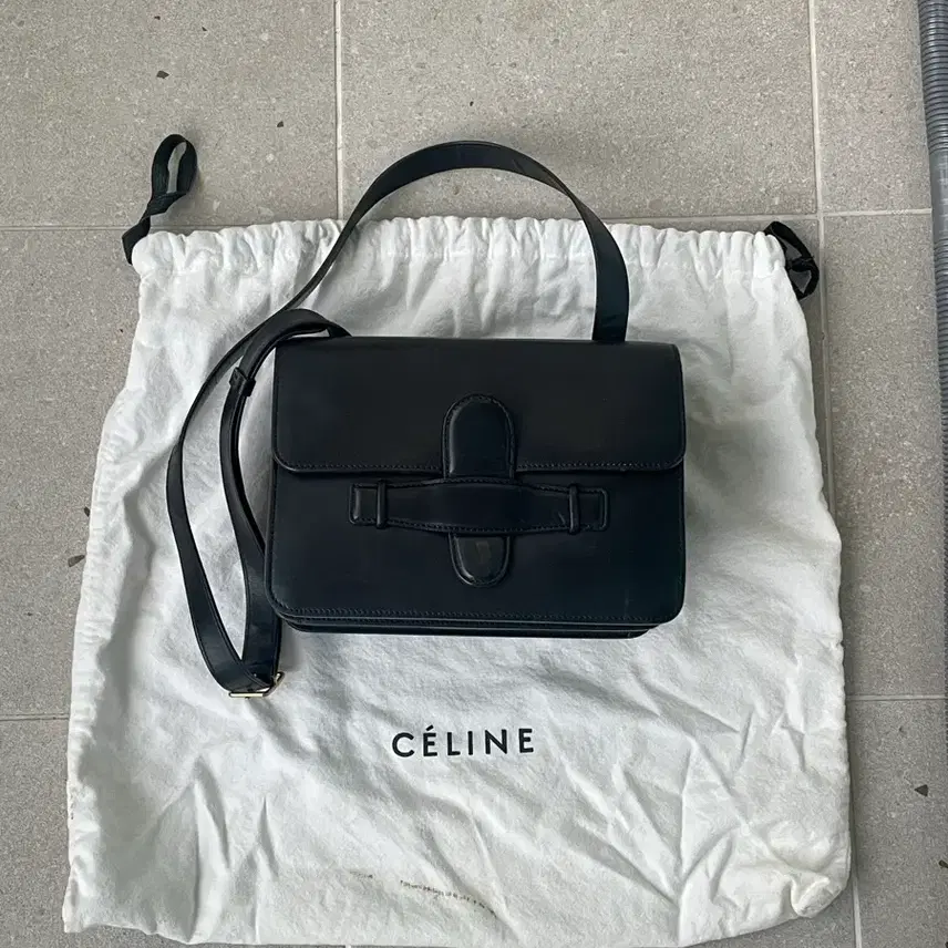 Celine セリーヌ シメトリカルバッグブラックミディアム