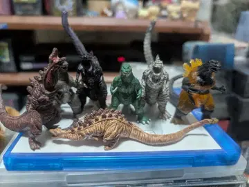 고질라 가챠가챠 피규어?