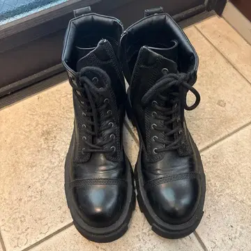 ZARA 트랙 밑창 레이스업 부츠