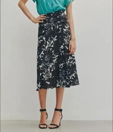 PINKY&DIANNE 새상품급 그라데이션 플라워 프린트 머메이드 스커트