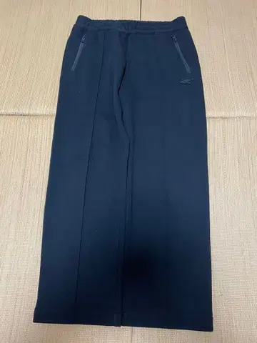 오니츠카타이거 저리 스트레이트 팬츠 지퍼 포켓 부착