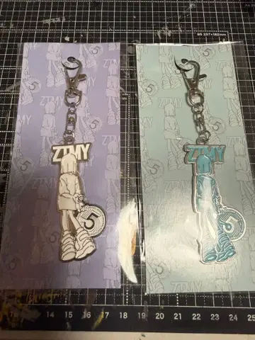 계속 한밤중이면 좋을 텐데. 5주년 기념 키링 세트