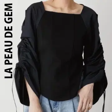 LA PEAU DE GEM 오픈 숄더 블라우스