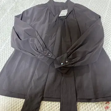 그린 라벨 릴랙싱 보우 타이 블라우스