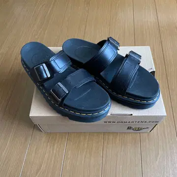 닥터마틴 Dr. Martens 블랙 샌들 더블 스트랩