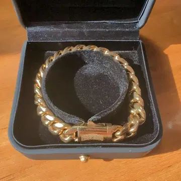 내스티독 금 팔찌