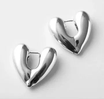 ANNIKA INEZ Heart Hoops Large 실버 하트 귀걸이