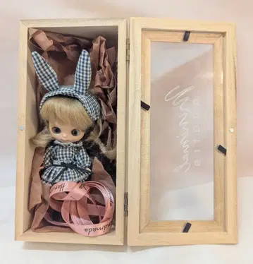 커스텀 미니 브라이스 하운드투스 체크 패턴 토끼 아웃핏의 트위스트 소녀