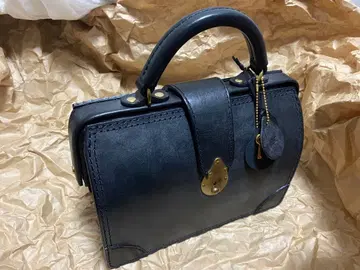 샘플룸 알래스카 가죽 백