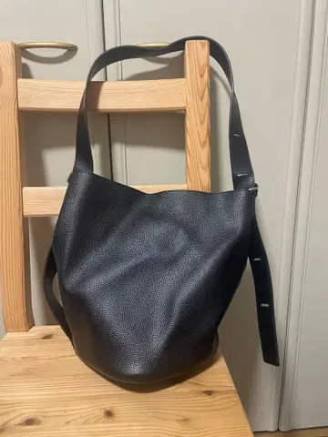 블랙 가죽 버킷 백