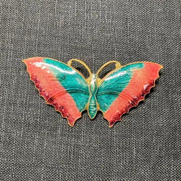 19세기 영국 앤티크 브론즈 에나멜 나비 디자인 브로치