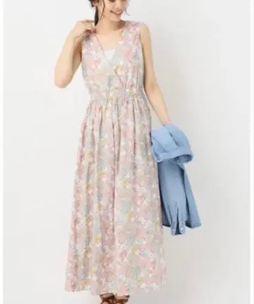 La TOTALITE LIBERTY V넥 맥시 원피스