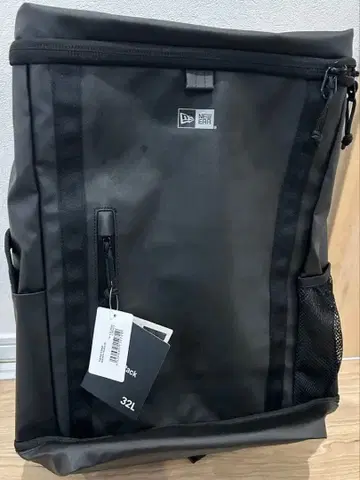 New Era 백팩 32L 일부 변색 있음