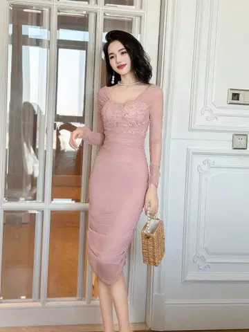 엘레강트한 핑크색 타이트 드레스