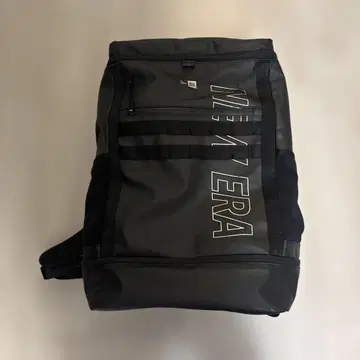 NEW ERA 블랙 백팩