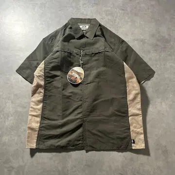 PIKO 데드스탁 반팔 원포인트 로고 디자인 셔츠