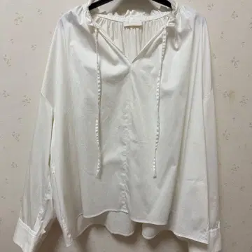 Ballsey 하이카운트 새틴 넥 프릴 블라우스