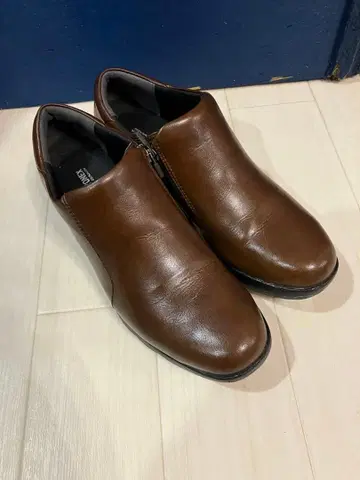 새상품급! YONEX 파워 쿠션 워킹화 24cm