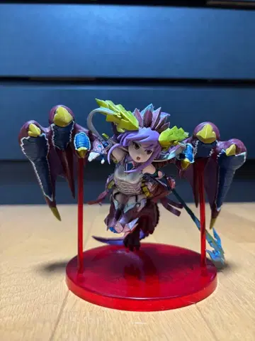 퍼즐 앤 드래곤 빨간색 소니아 피규어