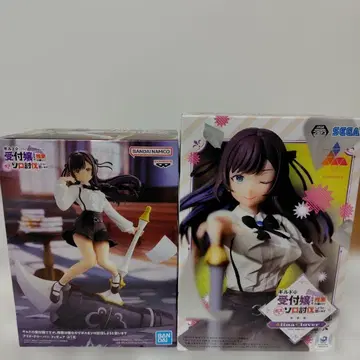 길드 접수원 아리나 클로버 피규어 2개 세트