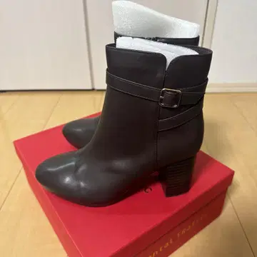 브라운 가죽 사이드 고어 부츠 중간 힐