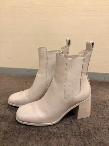 화이트 가죽 사이드 고어 부츠 중간 힐