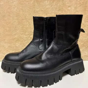 새상품급 ZARA 자라 트랙 밑창 숏부츠