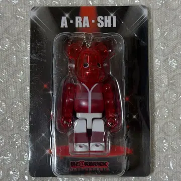 아라시 전시회 베어브릭 빨간색