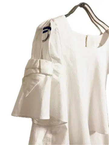 어깨 트임 블라우스 화이트 프릴 상의 반팔 큐트 달콤한 느낌