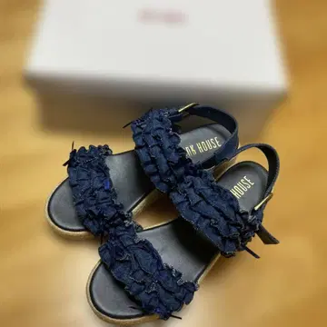 핑크하우스 프릴 샌들