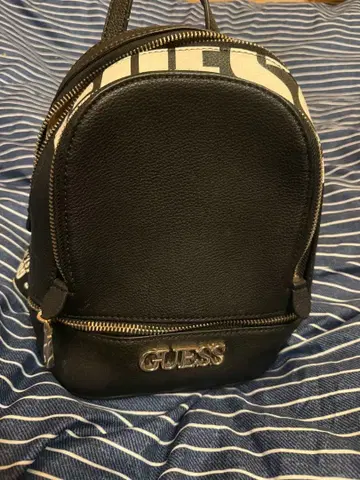 GUESS 블랙 백팩