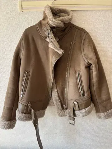 ZARA 무스탕 코트 베이지 숏 기장