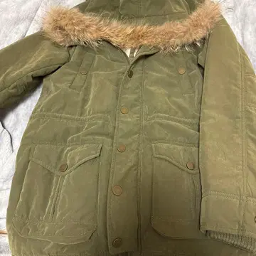 올리브 그린 코트