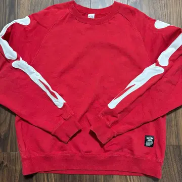 카즈하라 류토 착용 CHALLENGER BONE C/N SWEAT