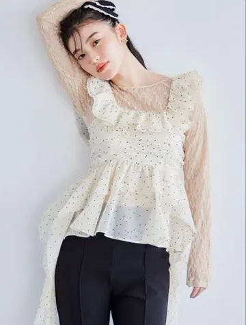 LILYBROWN 페플럼 프릴 상의