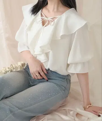 [ 새상품급 ] Ambre Neige 드로스트 볼륨 프릴 블라우스