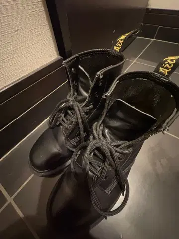 닥터마틴 부츠 22.5cm