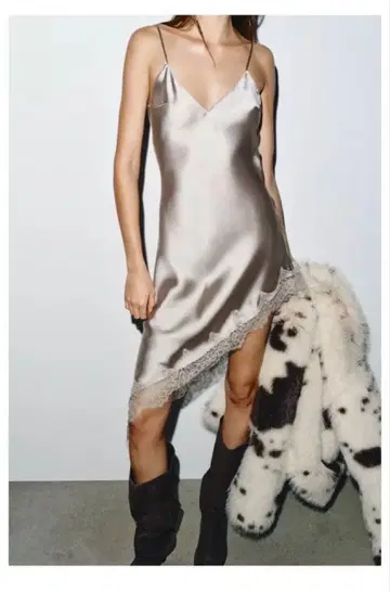 ZARA 새틴 비대칭 레이스 원피스 XS 미사용 새상품