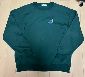 다크 그린 맨투맨 원 포인트