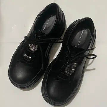 찰스앤키스 크리스탈 하트 모티브 레이스업 옥스퍼드