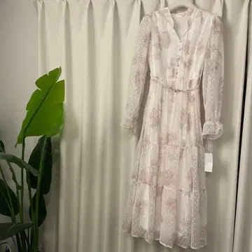 [새상품] tocco closet 꽃무늬 도트 무늬 시어 원피스