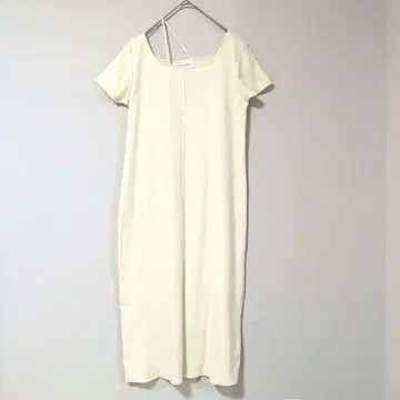 카프리슈 레마쥬 크림색 반팔 리브 롱 원피스