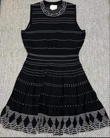 케이트 스페이드 슬리브리스 무릎 기장 원피스