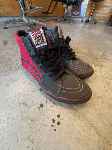 Vans Sk8-Hi 블랙/레드 하이컷 스니커즈